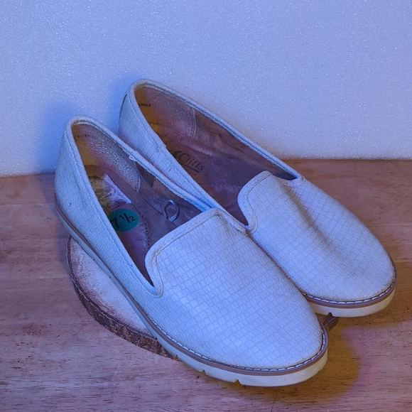Cliffs by White Mountain Cream Slip-On Loafers Size 7.5 - Picture 1 of 6